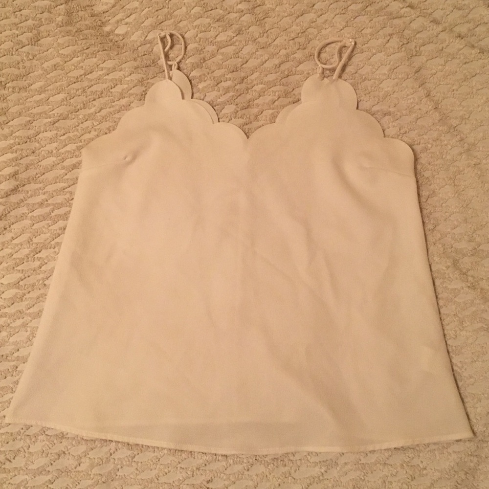 ✨LIKE NEW✨ SCALLOPED TANK